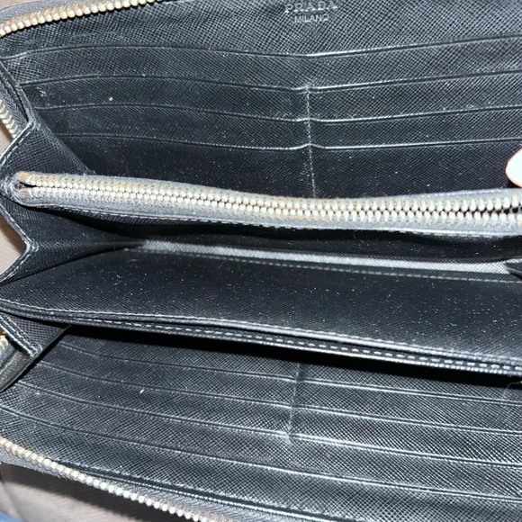 PRADA Leather Wallet EUC - Picture 4 of 9